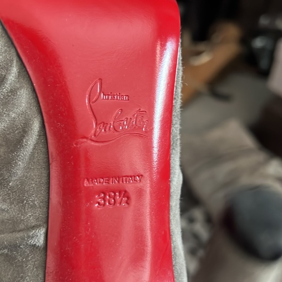 Christian Louboutin light gray suede Piros size 38.5 - Picture 4 of 7